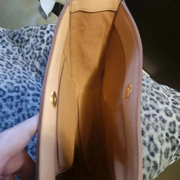 Fashion Nude Color 2 Tone Chain Detail and Shoulder  Strap Fashion Bag - Picture 6 of 11